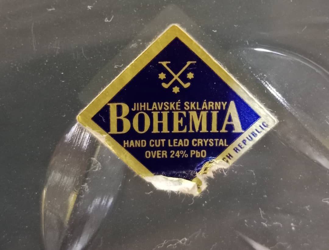 VASE CRYSTAL BOHEMIA (Category: Announcements) located in Kuala Lumpur. Submitted by ccsetapak (Listing ID 1383768998, Image 3). Description: BOHEMIA VASE - CRYSTAL ✅ CLEAR ✅ FOOTED ✅ DIA CUT RM 99 CASH CONVERTERS SETAPAK OLEH: ARUS JIMAT SDN BHD ( NO. SYARIKAT: 426411-U (199701010915) .