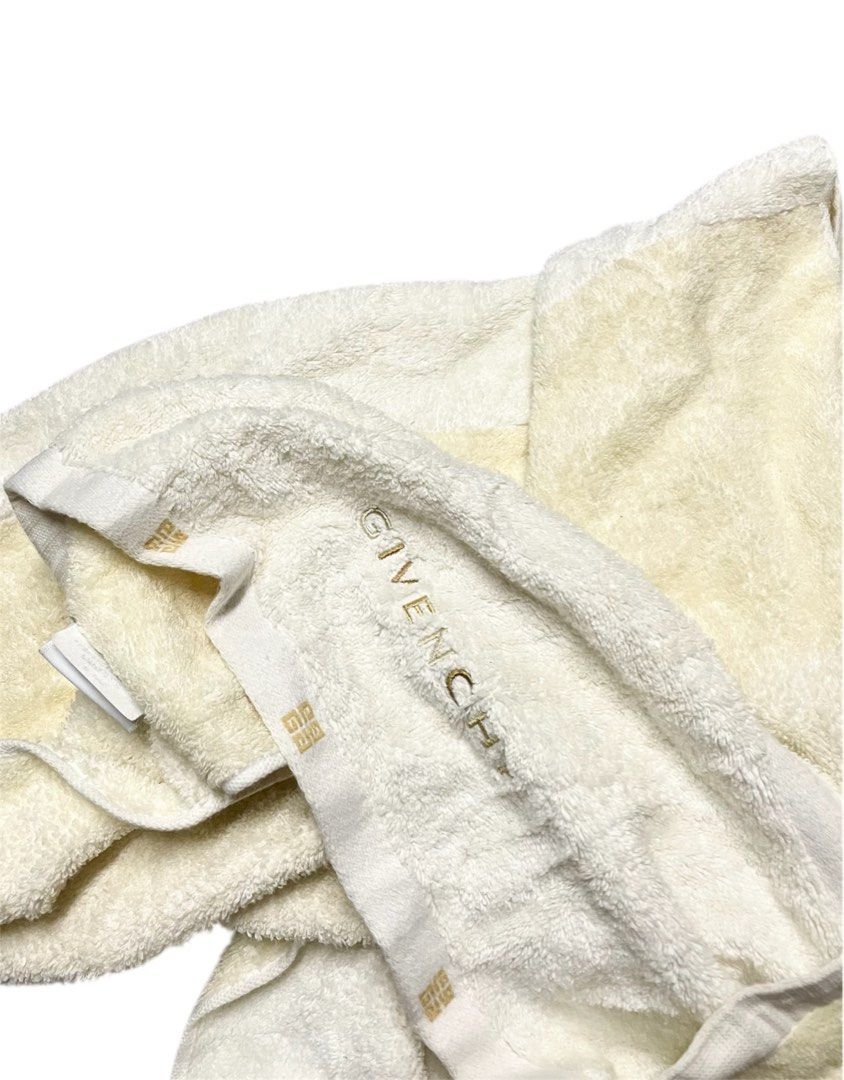 Vintage Givenchy Bath Towel (Category: Towels, Napkins & Holders) located in Cabuyao City. Submitted by ParadisethriftedPh (Listing ID 1383848100, Image 3). Description: Cr: 9/10 Preloved From Japan Dimensions W: 25 L: 48.