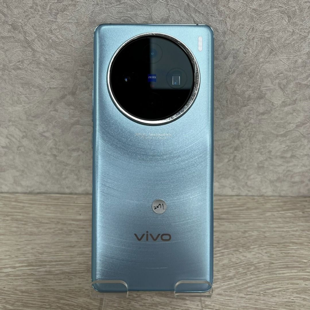 由 a0901314004 (刊登 ID 1383801576，圖片 1) 提交，位於 台北市 (Taipei) 的 【小刮痕】vivo X100 256G 藍色 6.78吋 維沃 交通方便 實體門市 二手機 台北 J2071 (類別：Vivo)，說明：『狀況：後鏡頭邊框刮痕 』 單機無配件 版本：15 店家保固7天 實體門市｜中山區｜交通方便｜停車方便 門市較忙 歡迎直接來電洽詢⬇️ 台北市中山區龍江路2-5號 連絡電話：090-1314-004 營業時間：週一至週日12:00-22:00 。