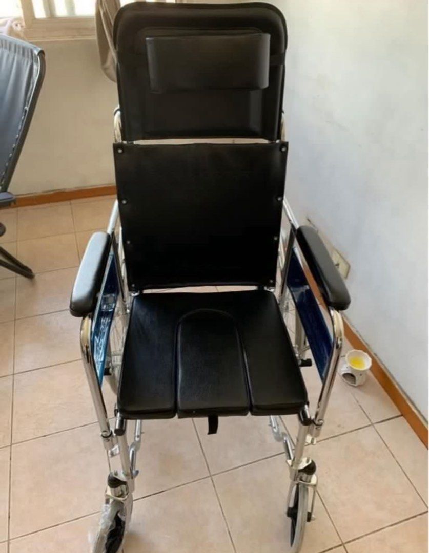 RECLINED WHEELCHAIR WITH COMOD (Category: Wheelchairs) located in Pasig City. Submitted by ThingsToExplore (Listing ID 1383705758, Image 2). Description: used twice only comod not yet use clean Reclined.