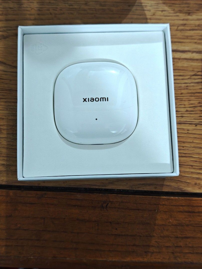 Xiaomi Buds 5 (Category: Earphones) located in Quezon City. Submitted by primella (Listing ID 1383829531, Image 2). Description: RFS: extra Opened only to test ✅ Lightweight and compact Remain comfortable even with long periods of wear ✅ Color: ceramic white ✅ 3 microphones with AI noise reduction.