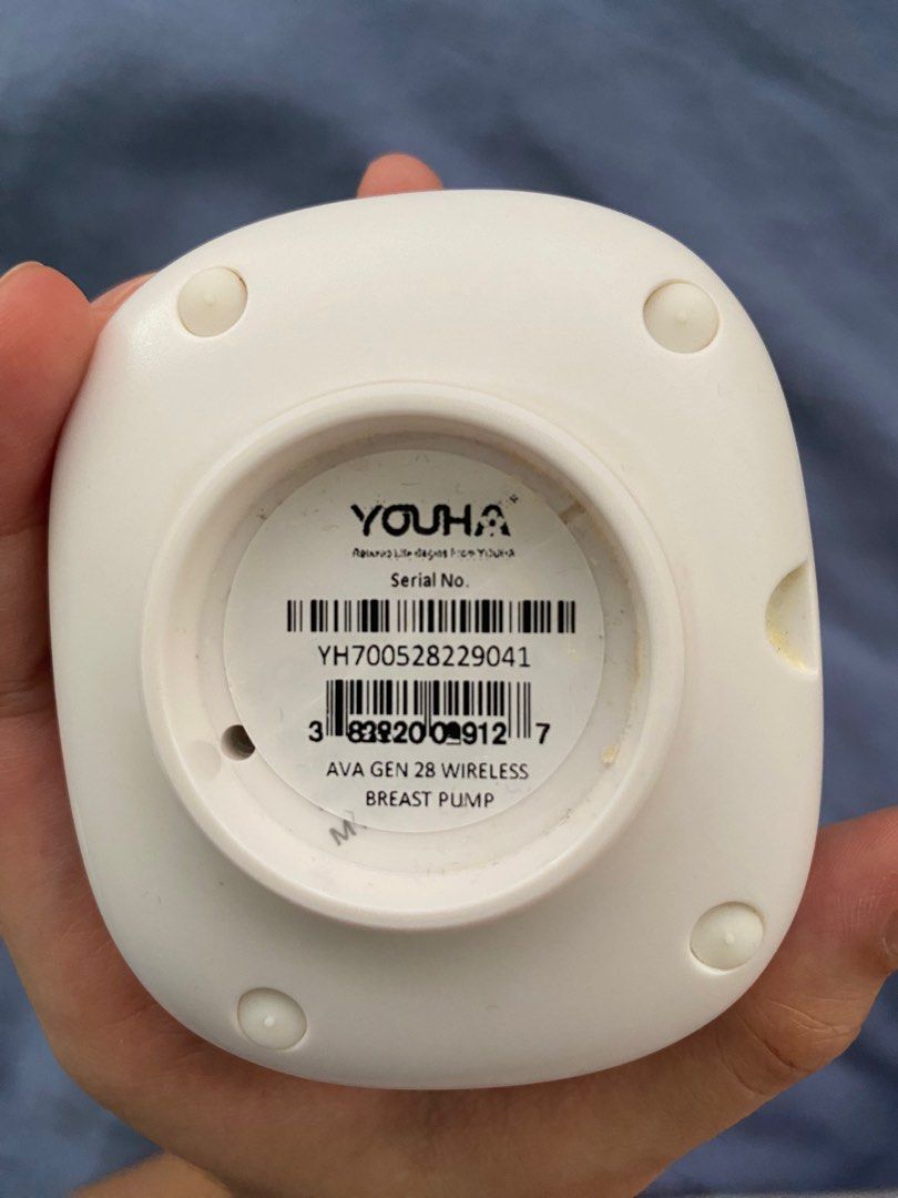 Youha Ava Gen 28 Wireless Breastpump (Category: Breastfeeding & Bottle Feeding) located in Kuala Lumpur. Submitted by oxygenperks (Listing ID 1383749352, Image 2). Description: Machine only no parts, good condition. .