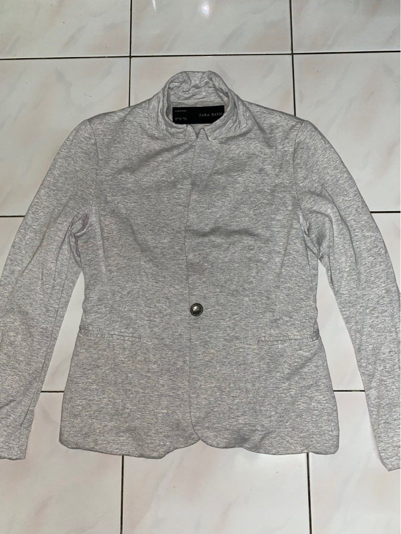 Zara Basic Top Blazer (Category: Other Tops) located in Sungai Petani. Submitted by goneinaclick (Listing ID 1383829432, Image 1). Description: nego till letgo no stain or defect still looking fresh chest : 18 inch length :25 inch.
