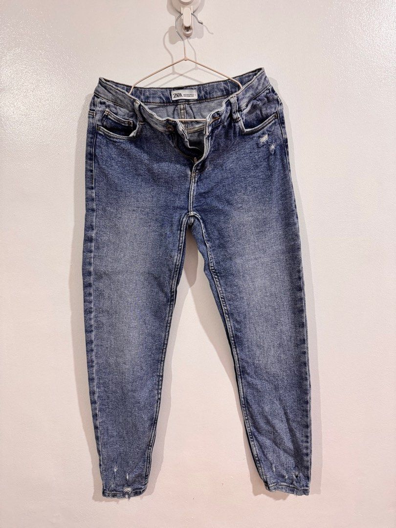 Zara Denim Jeans (Category: Jeans) located in Las Pinas. Submitted by sober_stuff (Listing ID 1383751524, Image 1). Description: Size 26-27 Not high waist Like new.