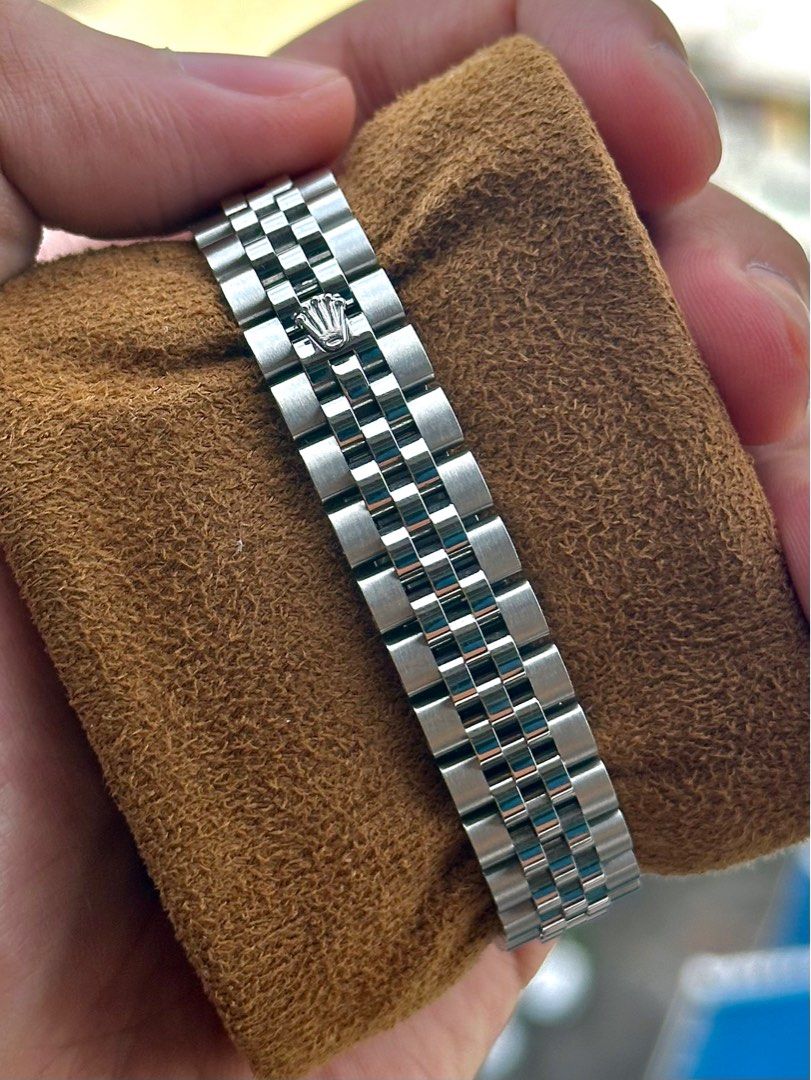 2019 Rolex Ladies Datejust 28mm (Category: Luxury Watches) located in Quezon City. Submitted by autotimeph (Listing ID 1383938470, Image 2). Description: 2019 Rolex Ladies Datejust 28mm - Rhodium Dial - Complete Set - Foreign AD - Mint Condition 👉🏽 Php 468,000 ONLY SRP OF PHP 504,000 🔥.