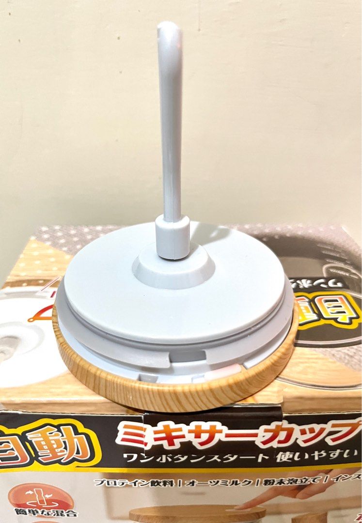 由 jackwu78 (刊登 ID 1384043344，圖片 2) 提交，位於 高雄市 (Kaohsiung) 的 全新上蓋式玻璃攪拌杯（電池款）400ml (類別：水杯、水壺)，說明：上蓋粉色矽膠篩子拔起來,即可轉動打開放入4號電池。