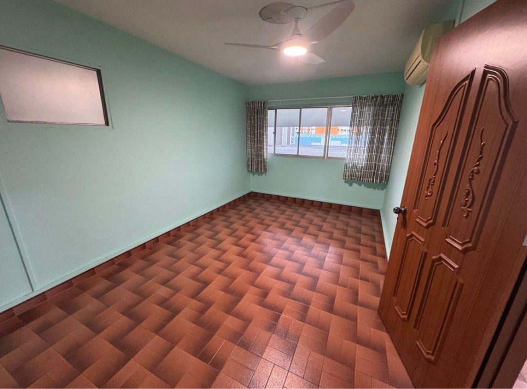 5 Room HDB in 714 Ang Mo Kio Avenue 6 for Sale 3 Bedroom 2 Bath63227756299777114