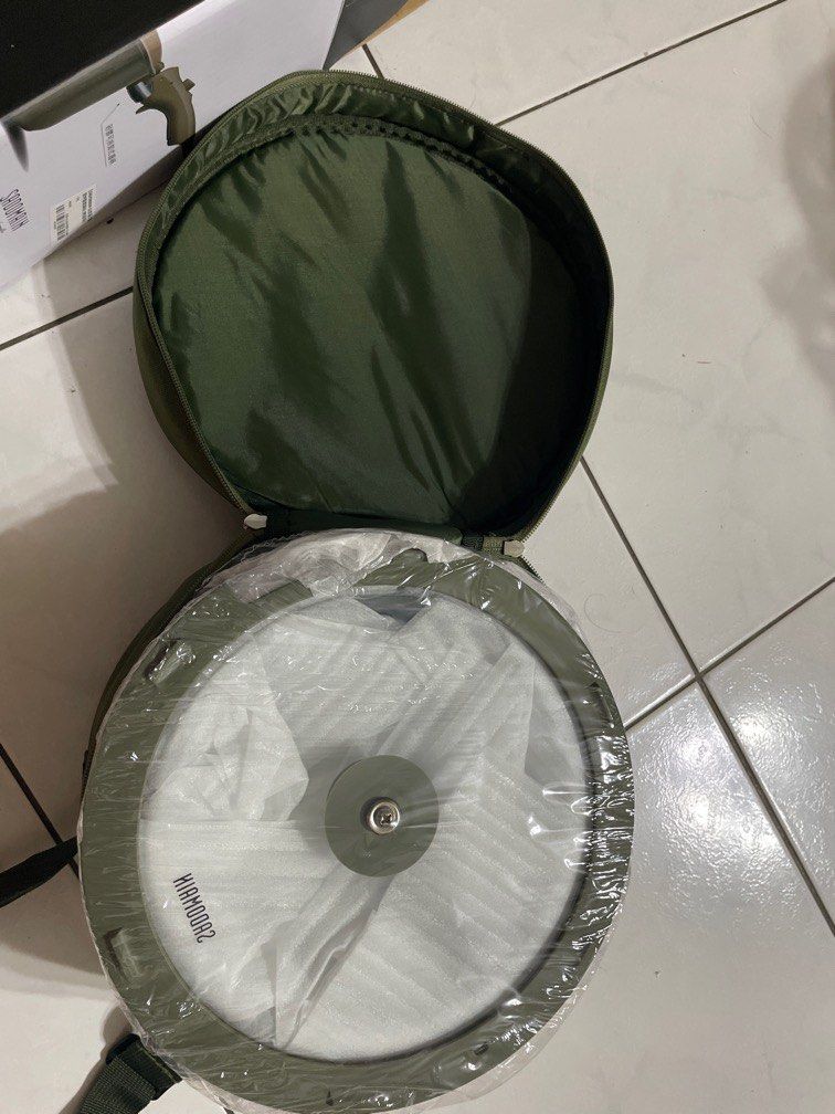 由 iris104340 (刊登 ID 1383867602，圖片 2) 提交，位於 台南市 (Tainan) 的 仙德曼露營鍋具組 (類別：餐具和餐具)，說明：商品特色 炒、湯、煎三鍋一組，滿足露營料理需求 鍋色飽和美觀，塗層耐磨好清洗 鋁合金鑄造厚體鍋身 矽膠可拆卸式握柄隨收隨裝好收納 安全二段式握柄設計 導磁覆底加熱不挑爐具( 適用爐灶類型：電磁爐，瓦斯爐，黑晶爐，IH爐 ) 鋼化玻璃鍋蓋加矽膠邊條，堅固不易破 。