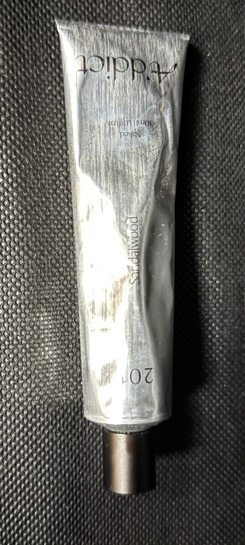 由 rouyin111 (刊登 ID 1383893802，圖片 2) 提交，位於 高雄市 (Kaohsiung) 的 買彩妝可贈 (類別：香水、體香劑)，說明：只用過2次 保存期限2025/06/13。