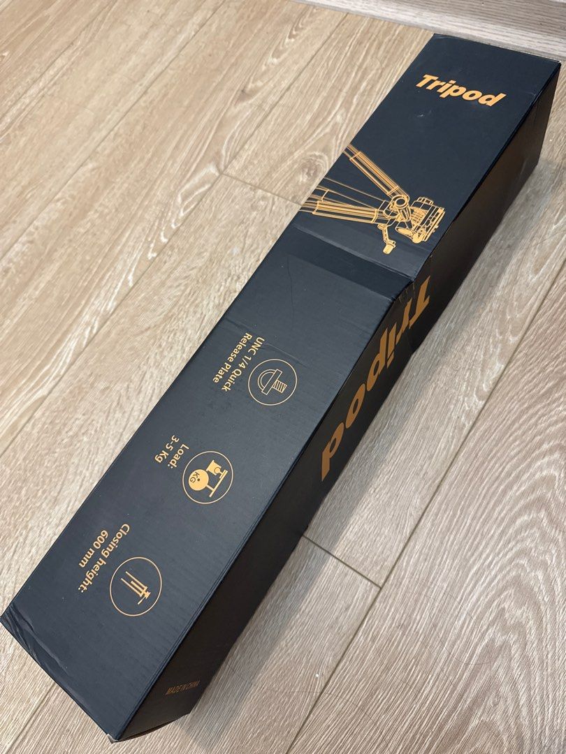 由 cjgoh622 (刊登 ID 1384004711，圖片 1) 提交，位於 台南市 (Tainan) 的 李森相机三脚架直播支架单反摄影微单拍摄专业三角架手机架补光佳能索尼户外落地云台拍摄神器便携拍照通用 (類別：固定器及支架)，說明：買來的時候就有升降軸有些破損但升降功能不受影響，只拆封檢查過但沒用過，打算以低價出售。