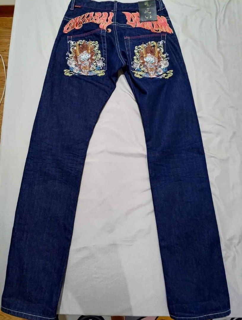 由 xk969696 (刊登 ID 1384029972，圖片 2) 提交，位於 台中市 (Taichung) 的 鬼洗正品 經典百花全刺繡牛仔褲 (類別：牛仔褲)，說明：尺寸如圖 少穿！保存良好 約9成新以上！ 穿不到了割愛！28腰可穿到29腰。