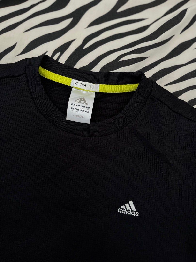ADIDAS CLIMALITE TOP UNISEX ORIGINAL (Kategori: 8 hingga 12 tahun) berada di Bandung. Dikirim oleh preloved30_ (ID iklan 1383992602, Gambar 3). Deskripsi: Masi bagus yaa momm🫶🏻 Nego sadis no respon ya Beli 599k jual rugi ajaya Ld 78 pjg 50 kak.