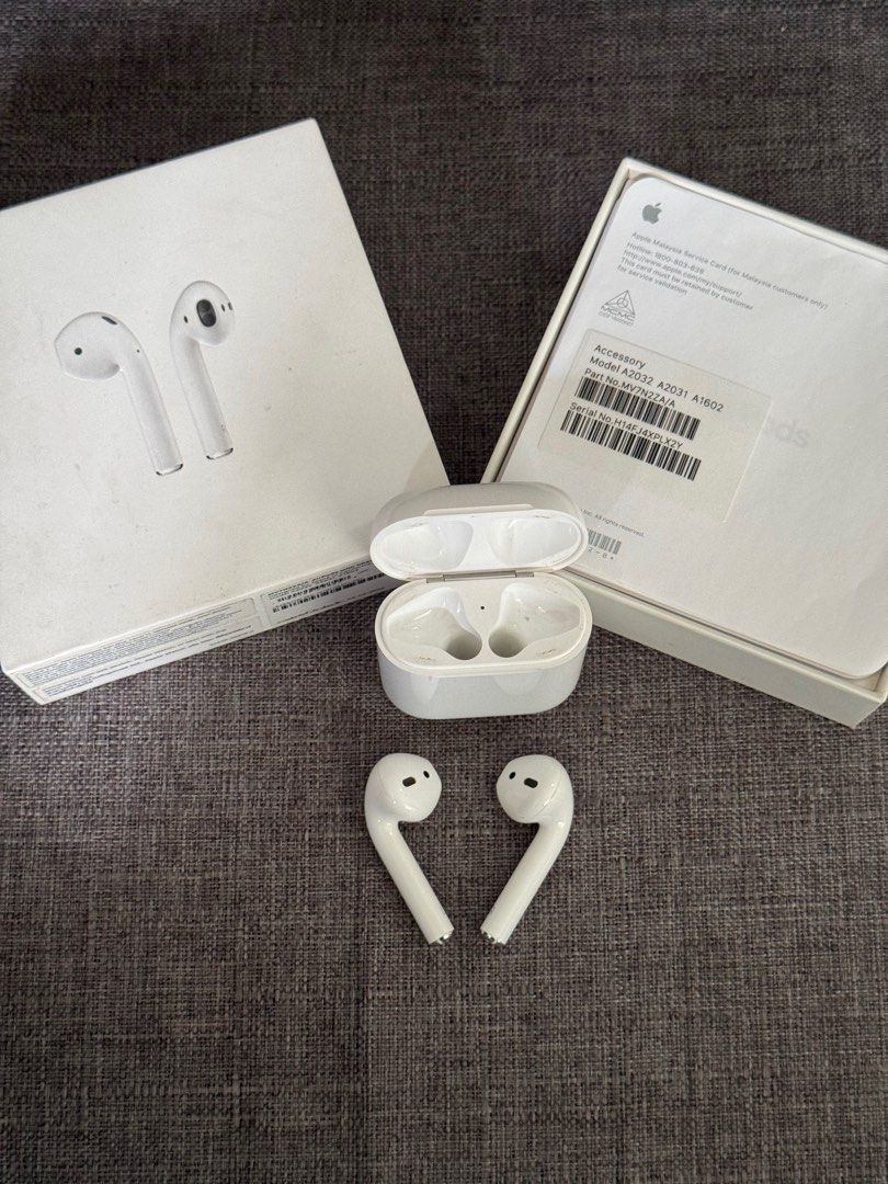 Apple Airpods 2nd generation (Category: Earphones) located in San Mateo. Submitted by summerph (Listing ID 1383944802, Image 2). Description: Apple AirPods 2nd Generation With issue: Left airpod disconnects from time to time .