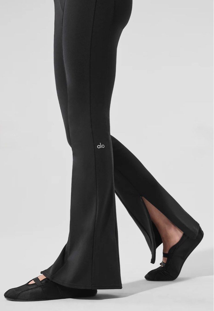 Alo Yoga High-Waist Zip It Flare Legging (Category: Activewear) located in Singapore. Submitted by shan51758 (Listing ID 1384020792, Image 2). Description: - Size XS (US 2) - Black - Used once, condition like new - Meet up at Tanjong Pagar MRT station .