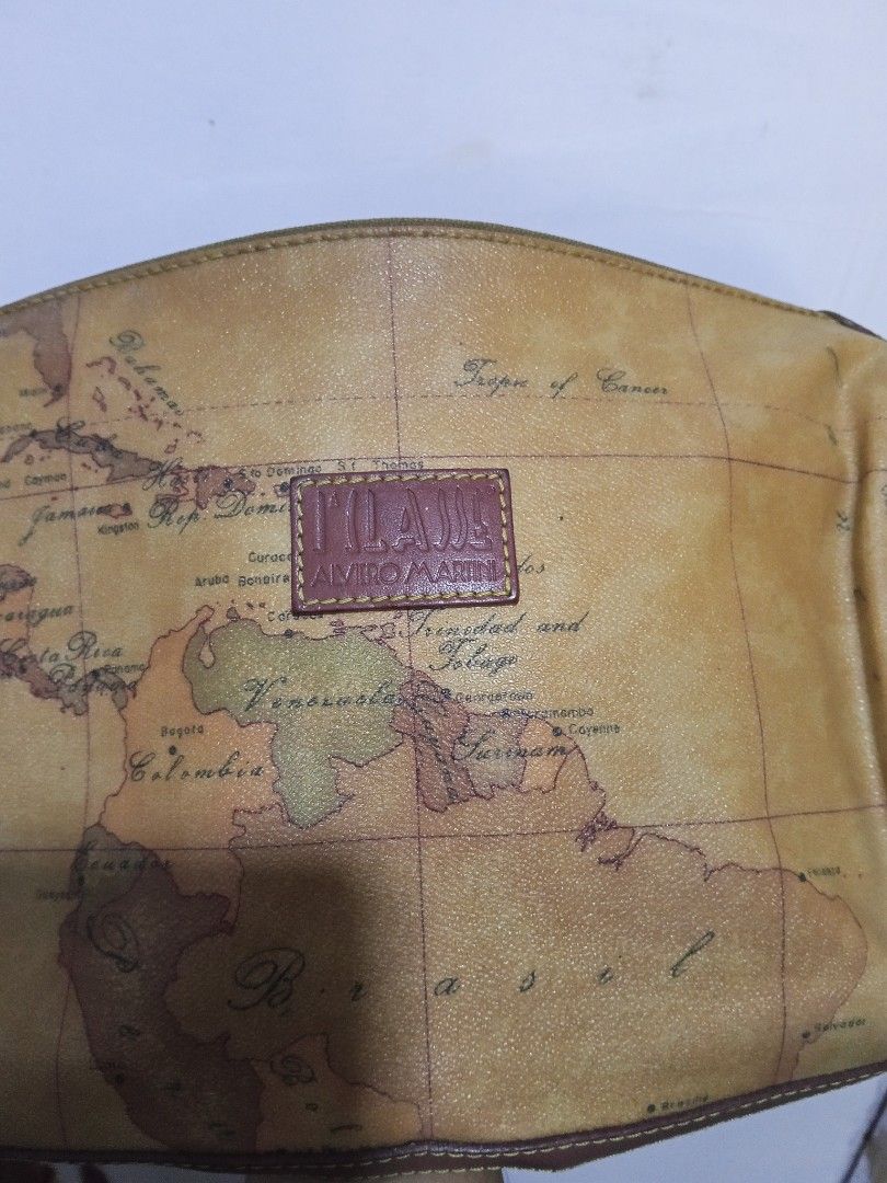 Alviero Martini Map Bag (Category: Luxury Bags & Wallets) located in General Santos City (Dadiangas). Submitted by yawords (Listing ID 1383938666, Image 2). Description: .