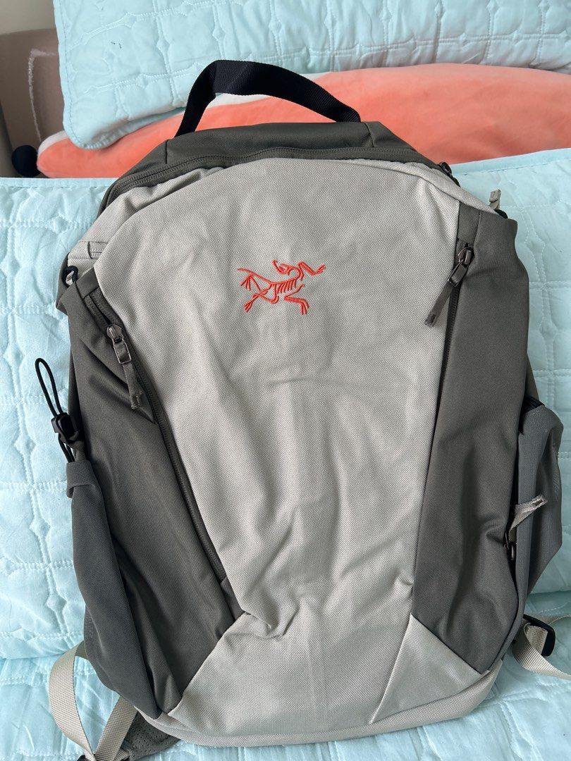 ARCTERYX MANTIS 26 BACKPACK (Category: Backpacks) located in Pasig City. Submitted by TheApparels_ph (Listing ID 1383907304, Image 2). Description: 📌📌📌ORIGINAL BACKPACK SELLING AT LOW PRICE.📌📌📌 26L Made to expand horizons, the exceptionally versatile Mantis delivers its organization, durability, and balanced carry with a clean, minimalist design and recycled materials. A drawbridge opening allows easy access to the large main compartment, m