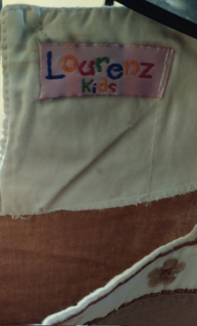Baju anak lourenz kids (Kategori: 8 hingga 12 tahun) berada di Tangerang. Dikirim oleh clb_pipsqueak (ID iklan 1384011293, Gambar 2). Deskripsi: model bawahnya itu kayak ada karetnya jadi bisa ngembang bajunya, buat detail nanti di chat aja.