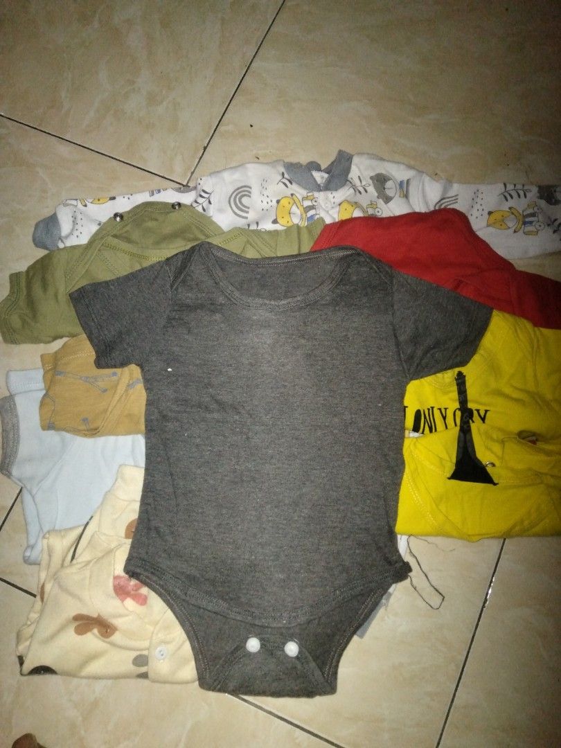 Baju bayi (Kategori: Baju Bayi) berada di Bandung. Dikirim oleh shoplandd (ID iklan 1384004251, Gambar 2). Deskripsi: take all 9pcs satuan 5000 nb - 6bln.