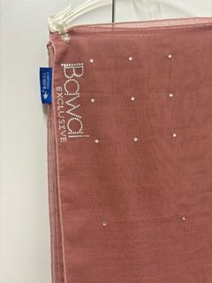 (Category: ) located in . Submitted by msfarah.closet (Listing ID 1383884510, Image 1). Description: .