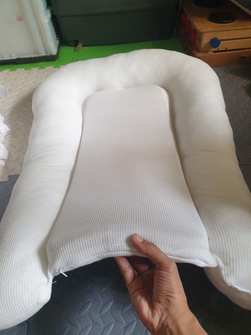 bedside baby sleeper (Category: Cots & Cribs) located in Quezon City. Submitted by krmariam13 (Listing ID 1384049762, Image 3). Description: super lambot at makapal.