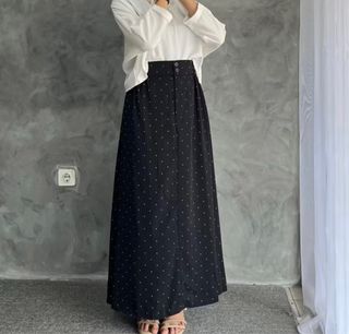 (Category: ) located in . Submitted by rollmywardrobe (Listing ID 1383981302, Image 1). Description: .