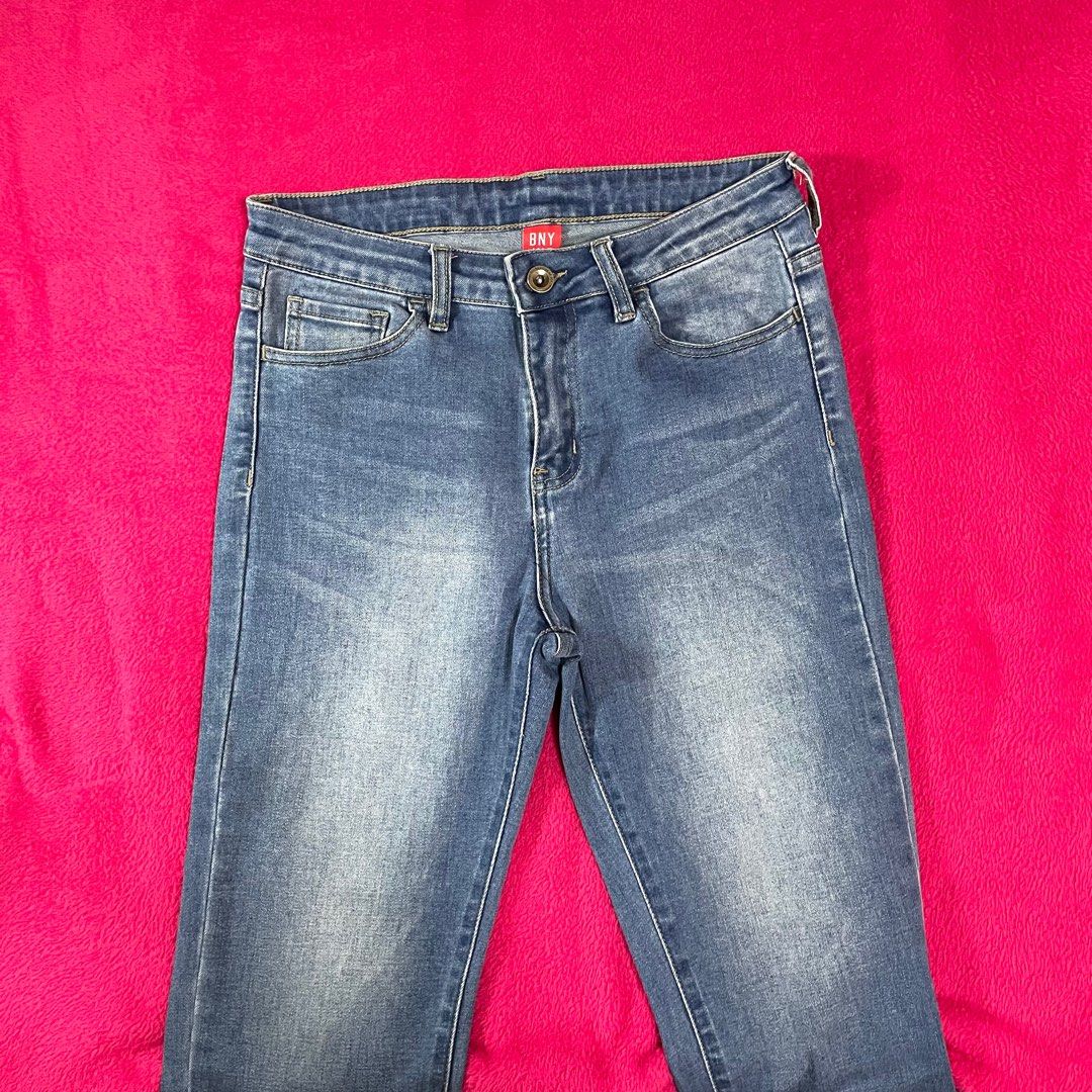 BNY High Waisted Blue Cigarette Jeans (Category: Jeans) located in Davao. Submitted by ourlovedthing (Listing ID 1383918717, Image 2). Description: Flattering! Waistline: 26-27 inches (25 on tag) Hips: 31-32 inches Length: 36 inches Fits Sizes: XXS to M; see photos for measurements Condition: 10/10 (no flaws & in great condition) Please manage your expectations as this is a preloved item. What you see is what you get. Flaws are stated, otherwise 