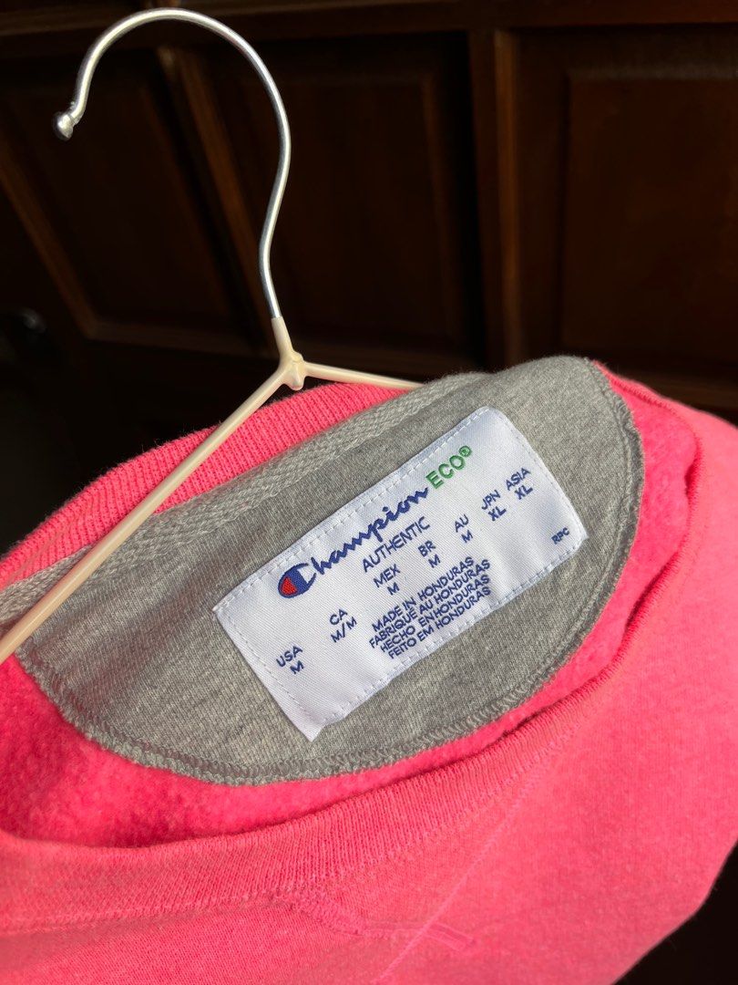 Champion Sweater (Category: Coats, Jackets and Outerwear) located in Tacloban City. Submitted by priv_ (Listing ID 1383933055, Image 2). Description: Champion Sweater 🩷 Medium - XL Used once MOP: Gcash Loc: Tacloban City ₱400+sf .