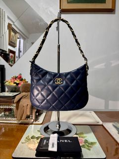 (Category: ) located in . Submitted by carrycouturebymsu (Listing ID 1384047035, Image 1). Description: .