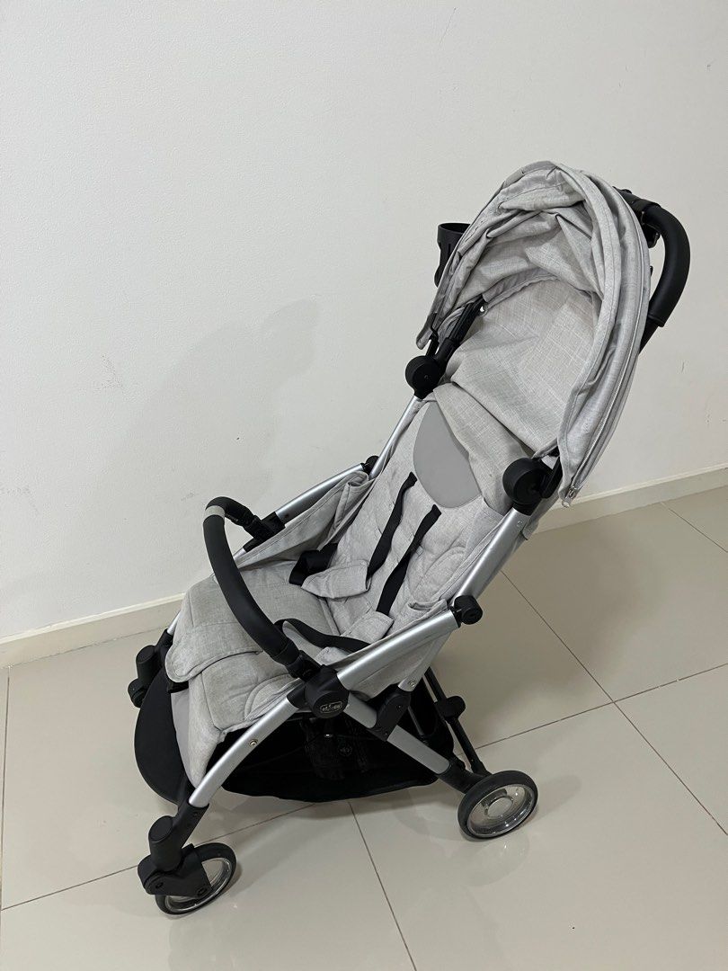 Chicco naby stroller (Category: Strollers) located in Kuala Lumpur. Submitted by doodoobaby (Listing ID 1384009412, Image 1). Description: It has got a hole but no problem to use it. I also have rain cover!.