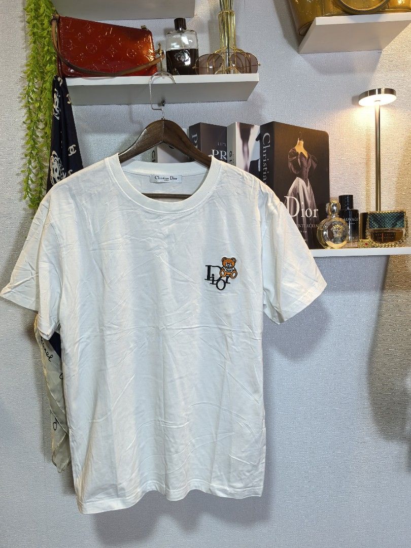 Christian dior tshirt (Category: Luxury Apparel) located in Baguio. Submitted by ashzachary (Listing ID 1384003135, Image 2). Description: Christian dior tshirt Condition :Excellent condition Color rate 10/10 Size : Medium Inches:W20/L27 No issues Super ganda sa personal Pm. More details Good quality Plsss 📌No Bogus 📌No return MOP What you see is what you get PALAWAN, CEBUNA GCASH AND BDO Reminder😊 We're selling thrifted clothes so please mana