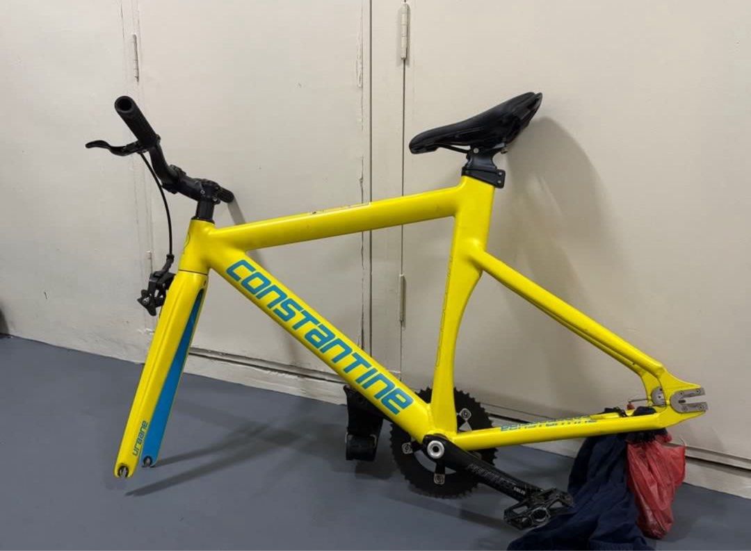 Constantine (Category: Bicycles) located in Singapore. Submitted by al1eny1ng (Listing ID 1384007639, Image 3). Description: - everything included in the picture - messenger cs - condi 8.5/10.