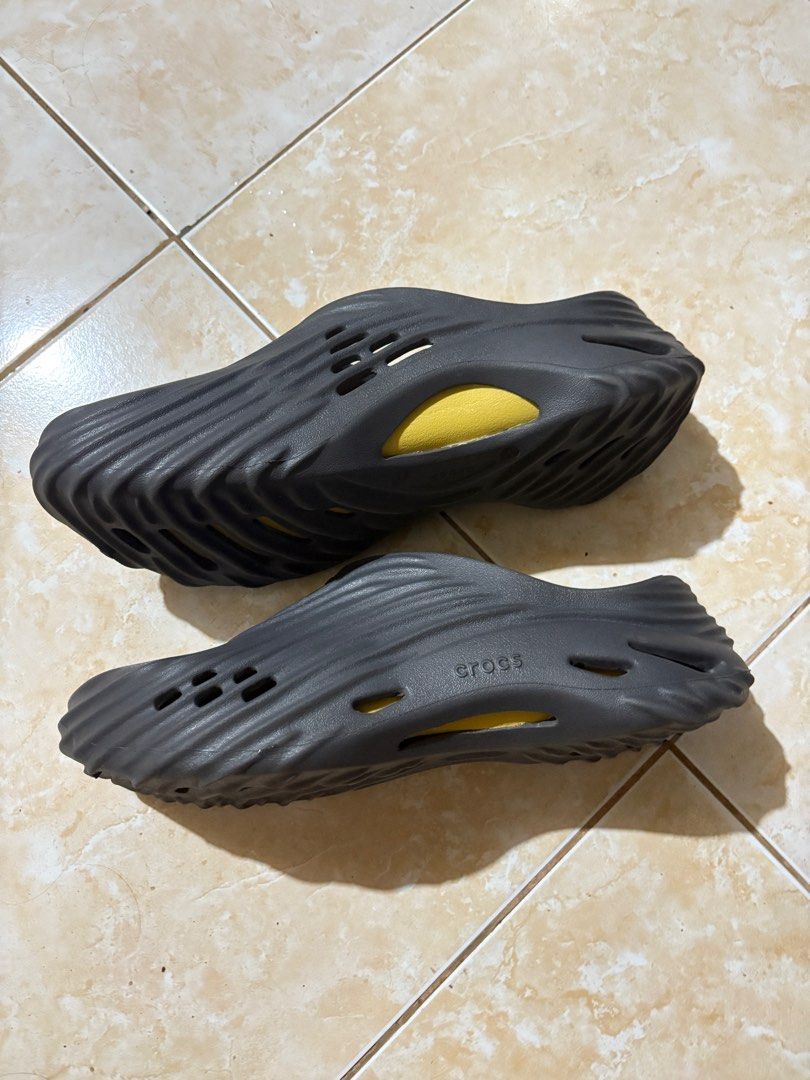 Crocs ECHO WAVE Clogs/Slides in Black Sand (Category: Slippers & Slides) located in Manila. Submitted by andreaxxw (Listing ID 1383912563, Image 2). Description: Used twice and is still in great condition (like new) bought at footlocker UPTC Size 11 Loc: Sampaloc Manila, can do meet up if kaya….