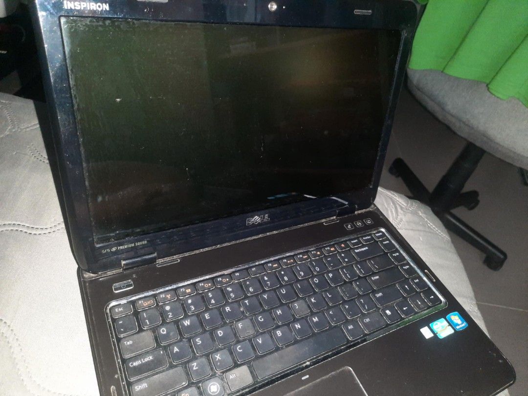 Defective Laptop (Category: Laptops & Notebooks) located in Pasig City. Submitted by karcart (Listing ID 1383890627, Image 2). Description: Dell Inspiron Core i3 defective battery no charger.