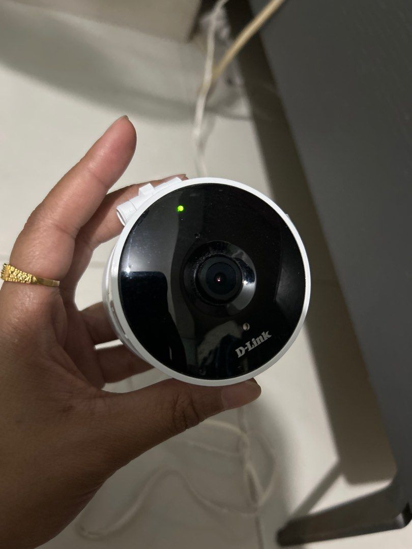 D-Link Security Camera (Category: Security Systems & CCTV Cameras) located in Singapore. Submitted by kelkexzer2 (Listing ID 1383990686, Image 1). Description: - D-Link security camera - Good condition - Includes camera unit and power cable - Ready to use - Ideal for home or office security.