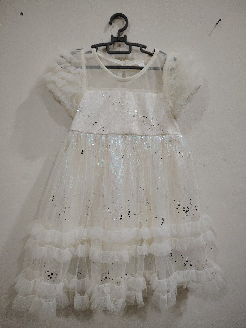 Dress (Category: Babies & Kids Fashion) located in Muar. Submitted by frhizty_ (Listing ID 1383963696, Image 1). Description: 2-3y / 3-4y.