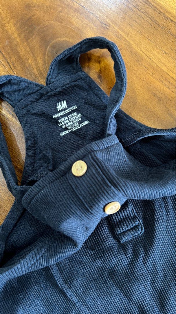 Dungarees H&M (Kategori: Baju Bayi) berada di Tangerang. Dikirim oleh nrumz (ID iklan 1384003200, Gambar 3). Deskripsi: Size 6-9 Month. Kondisi masih bagus, no defect, no noda. Harga nett. Yang mau-mau ajah. Untuk baju-baju bayi yang aku jual dan pilih itu kondisinya masih bagusssss ya gaes, gak ada noda. Bajunya hanya dipakai sekitar 2-3 x ajah. Baju dari anakku sendiri. Karena bayi cepet gedenya. .