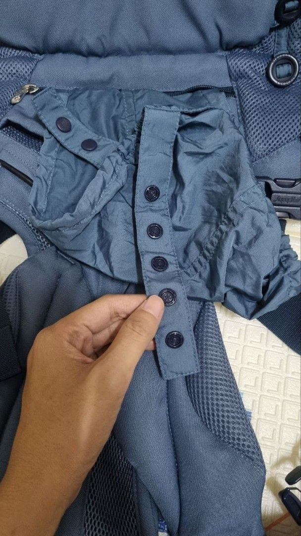 Ergobaby Omni 360 Oxford Blue (Kategori: Kereta, Kursi Goyang & Gendongan Bayi) berada di Sidoarjo. Dikirim oleh popyca (ID iklan 1384051001, Gambar 3). Deskripsi: Fullset Lengkap Box, warna pekat, minus pemakaian saja harga yg tertera setelah diskon dr shopi nama toko shopi : popyca.