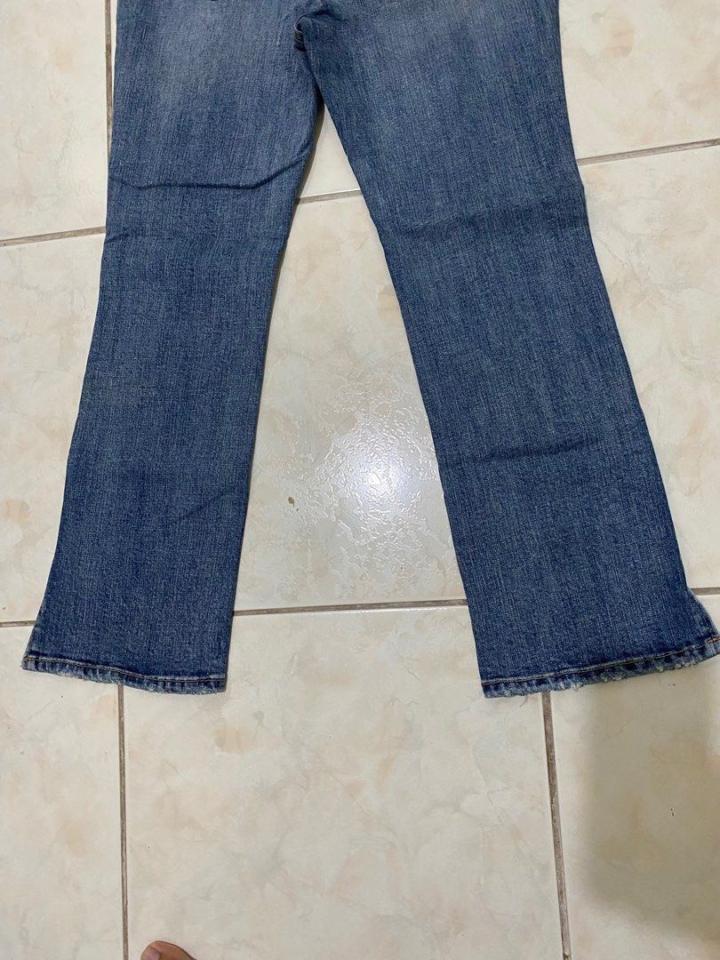 Evisu Genes Bellbottoms (Category: Jeans) located in Angeles City. Submitted by luigisells (Listing ID 1383954362, Image 3). Description: Size 32 Very Good Condition Issue/s: none MOP: Gcash or Bank Transfer Courier: J&t Express.