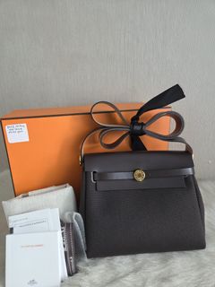 (Kategori: ) berada di . Dikirim oleh anzeraluxbags.id (ID iklan 1383967335, Gambar 1). Deskripsi: .