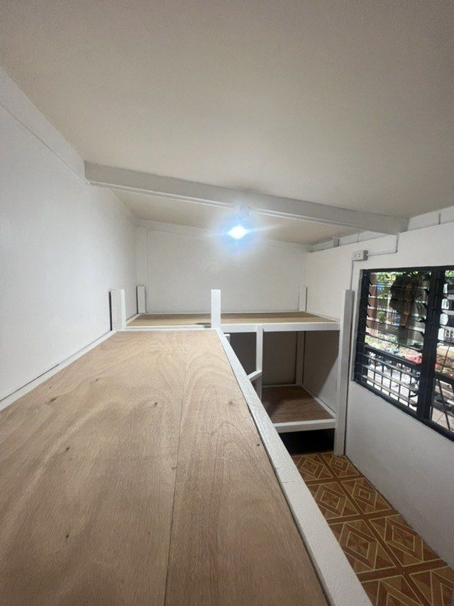 Female Bed Spacer Available @ Cubao QC (Category: Room Rentals) located in Quezon City. Submitted by gianna30 (Listing ID 1384003094, Image 3). Description: 📍 Location: #17, 1st Planas, Barangay Kaunlaran, Cubao, Quezon City 💵 Rental Terms: ₱3,300 per month • 1 month deposit • 1 month advance - Electricity & Water included - Free Wi-Fi - CCTV for safety - Common CR - Can do laundry - No cooking allowed - Bed frame only Nearby Transit Access: MR