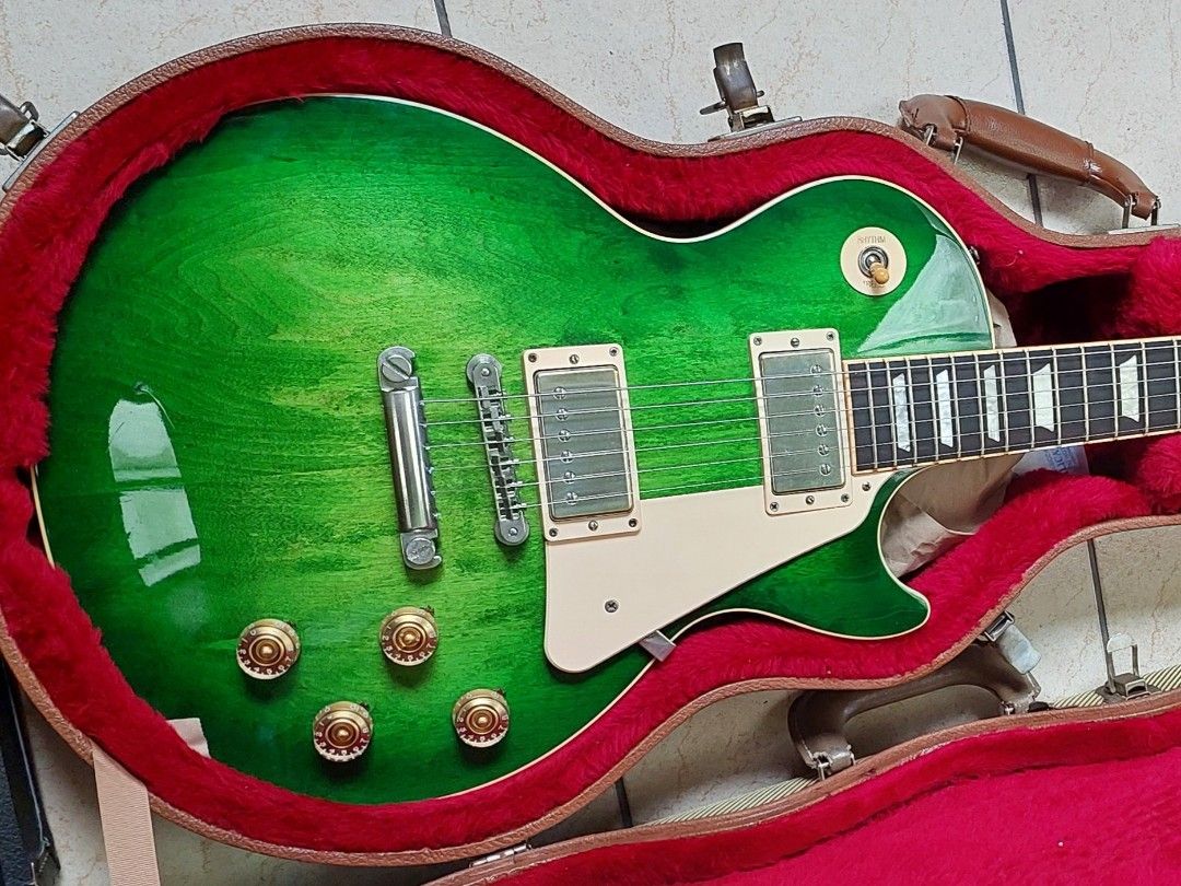 Trade: 2017 Gibson USA Les Paul (Category: Musical Instruments) located in Quezon City. Submitted by jam.jam3 (Listing ID 1383495068, Image 1). Description: Sale Trade Gibson USA Les Paul 🇺🇸 Made in USA – sounds and plays like a beast, with plenty of character. Specs: Mahogany body & neck (60s slim profile) Rosewood fretboard, 22 frets Gibson '57 Classic (neck) / '57 Classic+ (bridge) Grover locking tuners (Nickel) ABR-1 bridge & stopbar tailpi