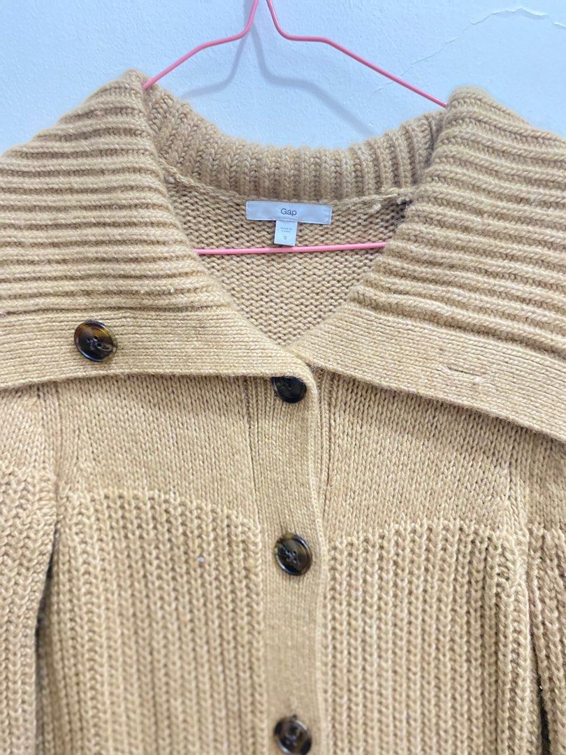 GAP button-down sweater cardigan (Category: Coats, Jackets and Outerwear) located in Cavite. Submitted by eessaa08 (Listing ID 1384006631, Image 3). Description: Color: brown Size: Small Item description: Original Gap button-down sweater cardigan, with tag and wash tag. Chunky with a bit weight. With 2 pockets, all buttons are working. MOP: Gcash MOD: Lalamove or Jnt Location: Cavite City.
