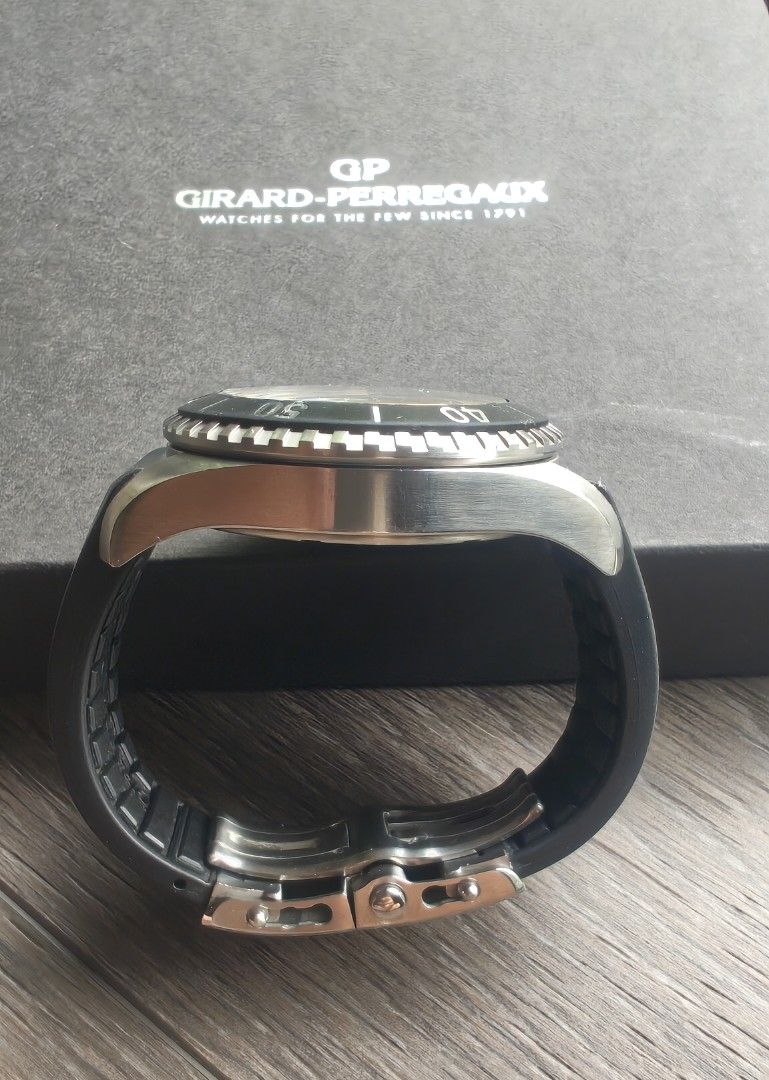 Girard Perregaux Sea Hawk (Category: Luxury Watches) located in Pasig City. Submitted by hed.serrano (Listing ID 1383961100, Image 2). Description: FS : Girard Perregaux Sea Hawk - Model reference 49950-19-632-FK6A - In-house GP033R0 automatic movement. 28,800 vph, 46 hour power reserve with sub seconds and date complications. - Water resistant to 1,000m (3300ft) - Double-domed sapphire crystal with dual-sided antireflective coating - Rubber-fill