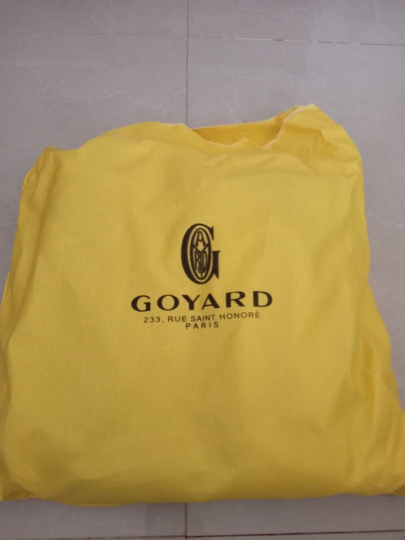 Goyard Bag (Category: Sling Bags) located in Cavite. Submitted by cheleshops (Listing ID 1383858383, Image 2). Description: For Sale!!! Fixed Priced Goyard Bag Class A No Issue Pass sa Malayo Rfs: Hindi Nagamit bago pa Dasma Meet Up.
