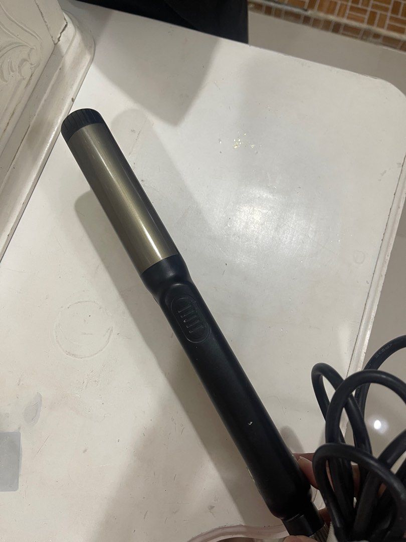 Hair straightener (Category: Hair) located in Las Pinas. Submitted by trishdeclutters (Listing ID 1383891907, Image 1). Description: High quality straightener Good condition no damages .