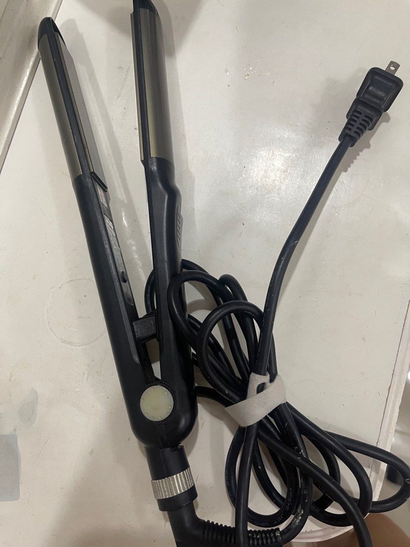 Hair straightener (Category: Hair) located in Las Pinas. Submitted by trishdeclutters (Listing ID 1383891907, Image 2). Description: High quality straightener Good condition no damages .