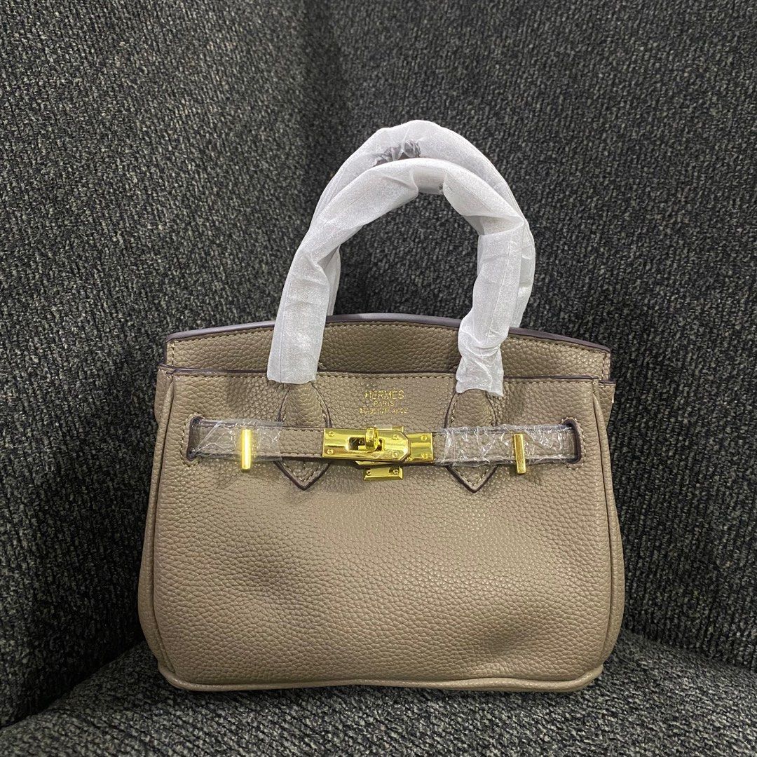 Hermes Birkin (Category: Luxury Bags & Wallets) located in Manila. Submitted by blessingma81004 (Listing ID 1384024905, Image 1). Description: Excellent Condition Never been used From dubai .