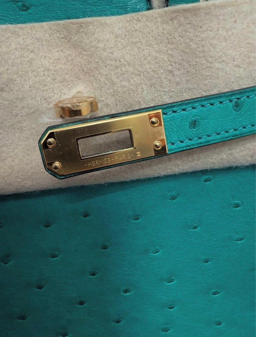 Hermes Brand new (Category: Luxury Bags & Wallets) located in Taguig. Submitted by signature.goods (Listing ID 1383908472, Image 3). Description: Complete .
