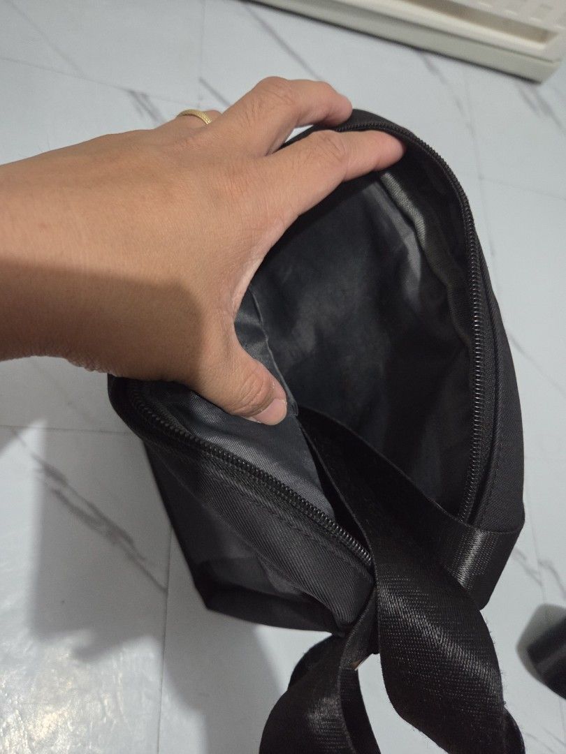 Hickok Side Bag (Category: Sling Bags) located in Manila. Submitted by anneclariceyanga (Listing ID 1384017856, Image 3). Description: Rfs: Decluttering.