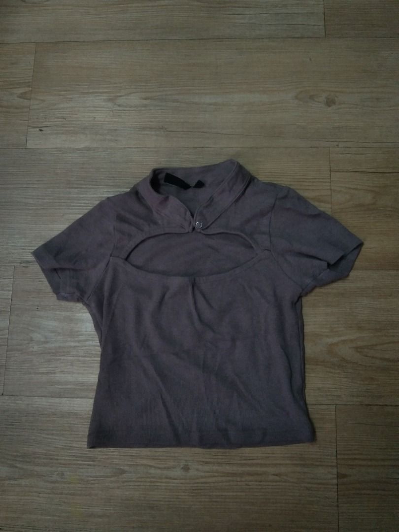 h&m breast window top / keyhole shirt (Category: Others Tops) located in Mandaluyong City. Submitted by jr200407 (Listing ID 1383888839, Image 2). Description: xs-m m on tag.